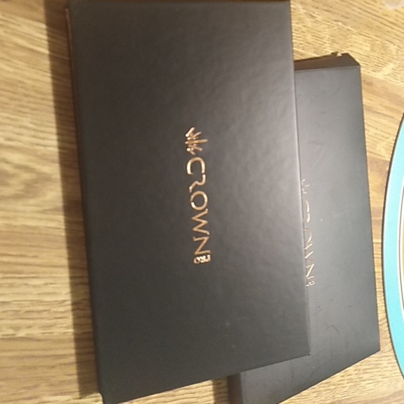 Crown Fuego Eyeshadow Palette - Picture 4 of 5